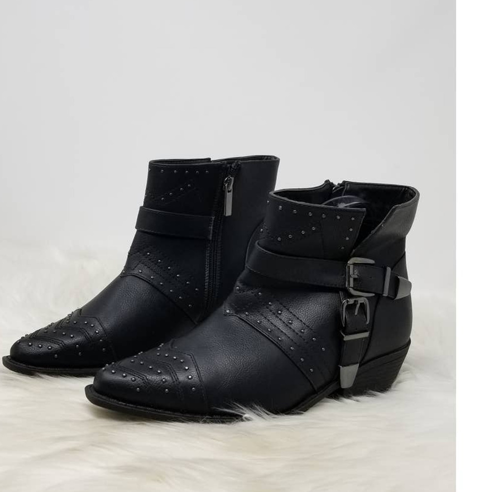 Avenue Varick Black Ankle Inside Zip Buckle Design Women's Boots 7W NWT